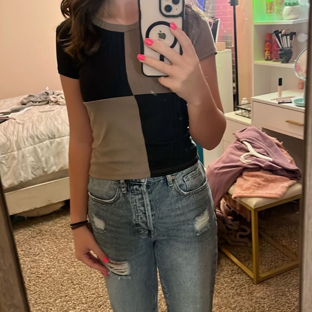 this top is super cute, goes with literally anything!!